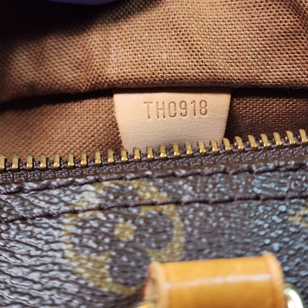 Authentic Louis Vuitton Speedy 25 - Picture 14 of 16